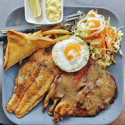 สเต็กปลาย่าง+อกไก่+ไข่ดาว