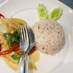 ผัดผักรวมมิตรเจ ราดข้าว
