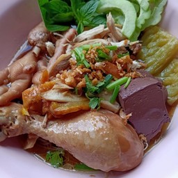 ก๋วยเตี๋ยวไก่ตุ๋นมะระสยามนารา ตลาดมุสิกทอง หน้าร้านมะเดี่ยว ลาบเป็ด