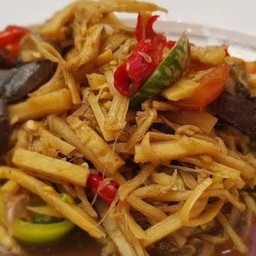ตำหน่อไม้