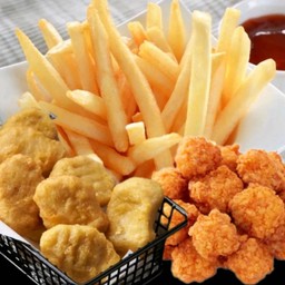 อร่อยคุ้ม👌เฟรนฟรายชั่ง250กรัมก่อนทอดนักเก็ต5ชิ้นไก่ป๊อป7ชิ้นพร้อมชีสดิป 2 ออนซ์ ซอส3ซอง🌶🍅🧀