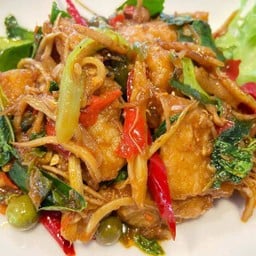 ผัดฉ่าปลาดอลลี่ เป็นกับข้าว
