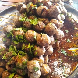 ลูกชิ้นเนื้อทอดไม้ละ15.