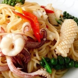 สปาเก็ตตี้ขี้เมา (ปลาหมึก)