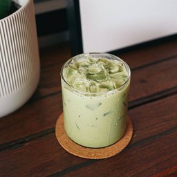 Iced Matcha Latte มัทฉะลาเต้เย็น