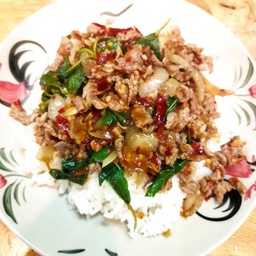 ข้าวกะเพราเนื้อ