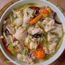 ต้มไก่ ใส่ใบมะขามอ่อน แจ่วพริกผง