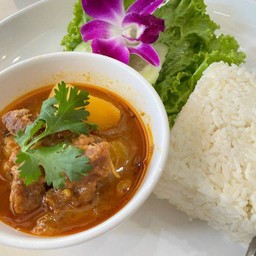ข้าวแกงมัสมั่นเนื้อ