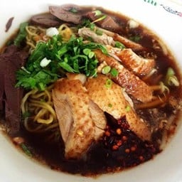 เจ๊หนูก๋วยเตี๋ยวเป็ด ลูกชิ้นหมู-เนื้อ โฮเด้ง