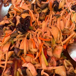 ผัดกะเพรารวมเห็ด