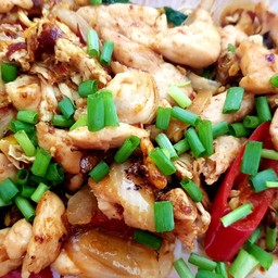 ไก่ผัดผงกะหรี่ ราดข้าว