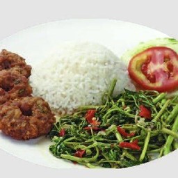 ข้าวหมูปั้นทอดกระเฉดไฟแดง