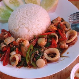 กะเพราทะเล ราดข้าว