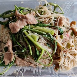 เส้นหมี่ผัดผักกระเฉด