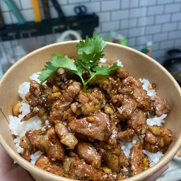 หมูชิ้นกะเทียม