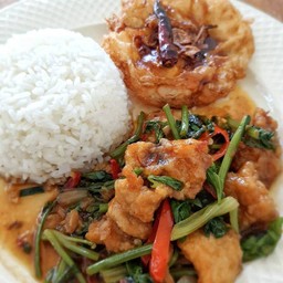 ข้าวคู่ผัดขึ้นฉ่ายปลากะพง ไข่ลูกสะใภ้