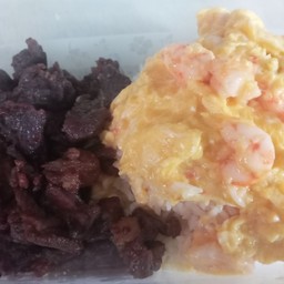 ข้าวเนื้อทอด+ราดไข่ข้นกุ้ง