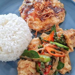 ข้าวคู่ผัดฉ่าปลากะพง ไข่ลูกสะใภ้