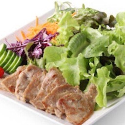 สลัดหมูย่างซอสญี่ปุ่น