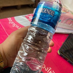 น้ำเปล่าๆ เย็นๆ  ชุ่มคอ