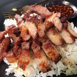 ข้าวหมูย่างจิ้มเเจ่ว