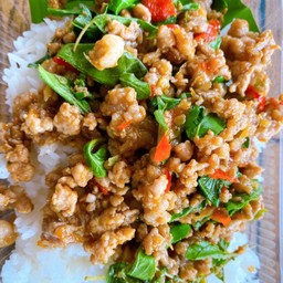 หมูผัดกระเพรา (ราดข้าว)