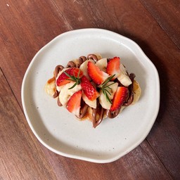 Croffle wt Strawberries Banana Nutella