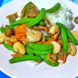 ผัดถั่วลันเตา