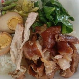 ร้านรับอรุณ ข้าวขาหมู ต้มเลือดหมู อาหารตามสั่ง ย้ายมาจากร้านพันท้าย