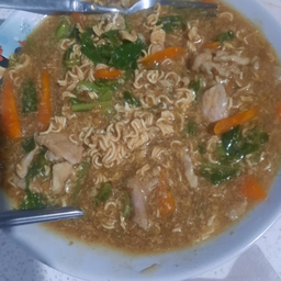 ราดหน้ามาม่าหมู