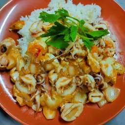 ผัดไข่เค็มราดข้าว