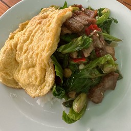 ข้าวราดผัดเเขนง