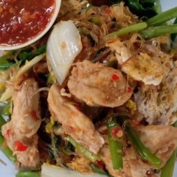 สุกี้แห้งไก่ผัดใข่