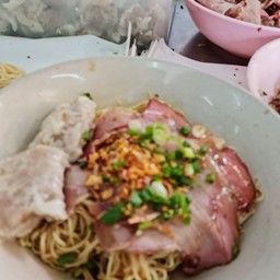 บะหมี่เกี๊ยวหมูย่าง(แห้ง)