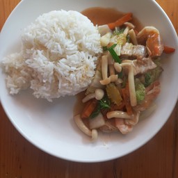 ข้าวราดผัดผักหมูกรอบ+กุ้ง