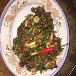 ลาบเนื้อเหนือใส่พริกทะเเขว่น