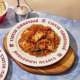 มาม่าผัดกะเพราหมูกรอบ