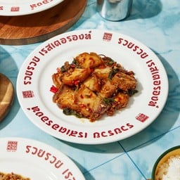 กะเพราหมูกรอบ (กับขัาว)