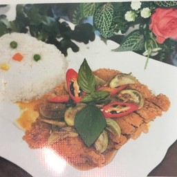 ข้าวพะแนงไก่กรอบ