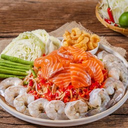ตำแซลมอนกุ้งสด