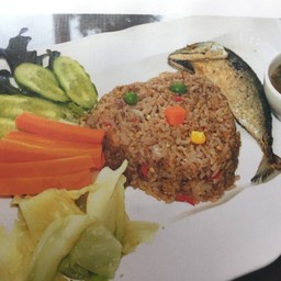 ข้าวผัดน้ำพริกปลาทู