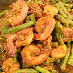 ผัดเผ็ดกุ้งถั่วฝักยาว