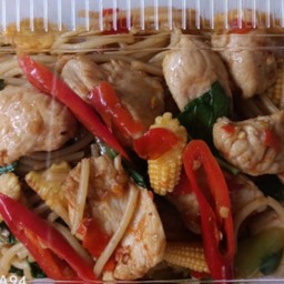 สปาเก็ตตี้ผัดกะเพราไก่