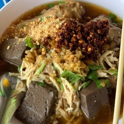 ก๋วยเตี๋ยวไก่มะระนายดอม แม่สอด