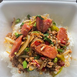 ข้าวกะเพรากุนเชียงหมูสับ