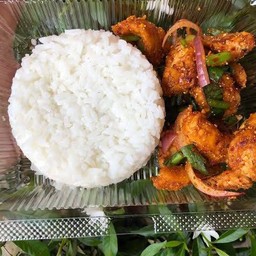 ข้าวยำไก่ย่างแซ่บซี๊ด+ไข่ต้ม