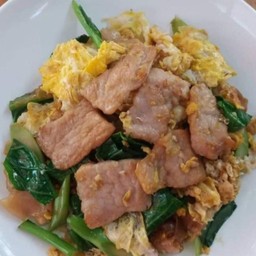 เส้นใหญ่ผัดซีอิ๊วหมูหมักนุ่ม
