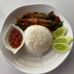 ผัดกระเพรากั้ง