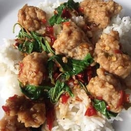 ข้าวกระเพาหมูเด้ง