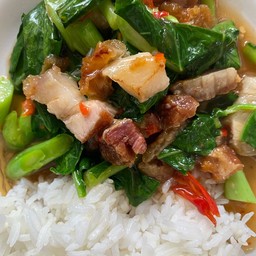 คะน้าหมูกรอบ